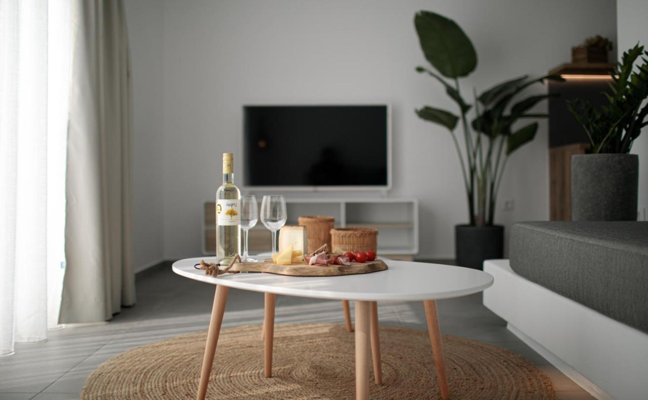 Seanfinity Beachfront Suites Микри-Вигла Экстерьер фото